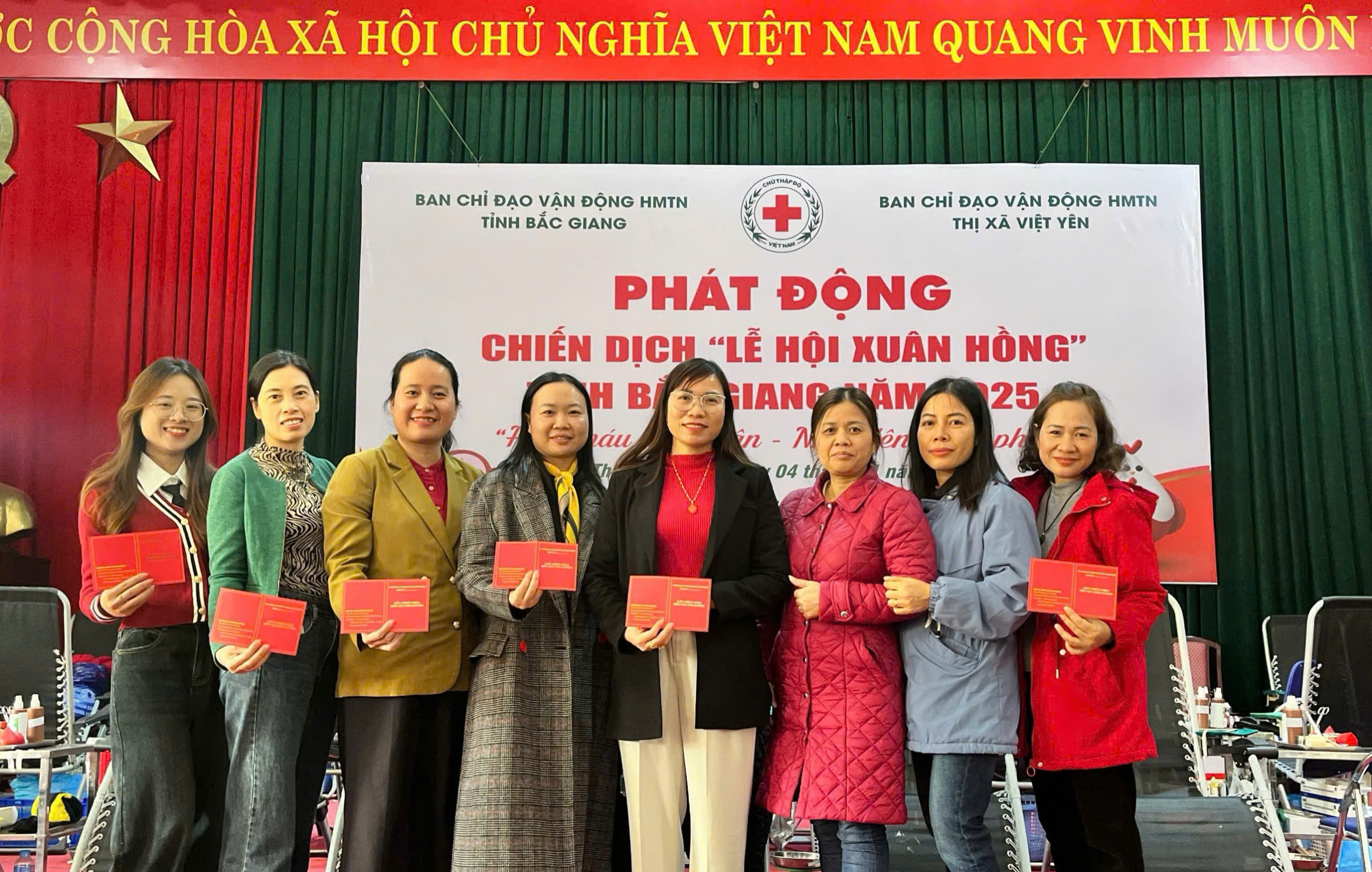 Trường THPT Lý Thường Kiệt tích cực tham gia chiến dịch hiến máu tình nguyện "Lễ hội xuân hồng"...