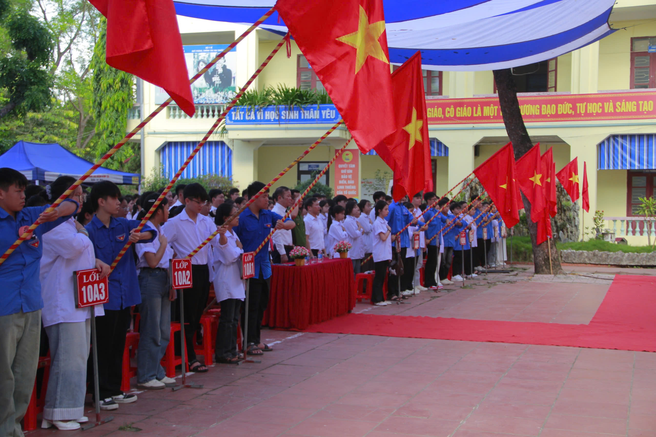 KHÔNG KHÍ HÂN HOAN KHAI GIẢNG CHÀO MỪNG NĂM HỌC MỚI CỦA TRƯỜNG THTP LÝ THƯỜNG KIỆT SỐ 1