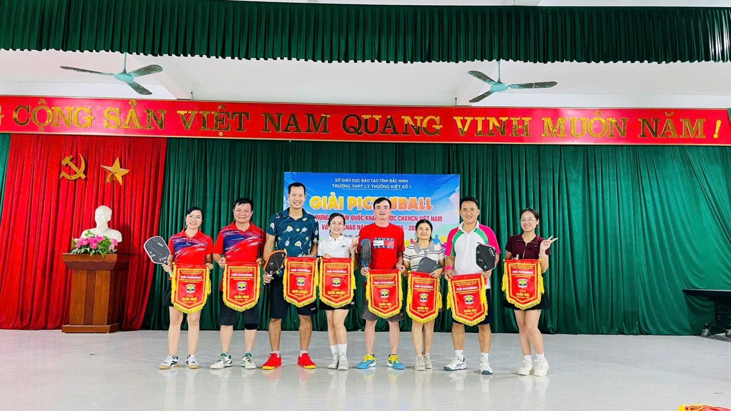 TRƯỜNG THPT LÝ THƯỜNG KIỆT SỐ 1 TỔ CHỨC GIẢI PICKLEBALL DÀNH CHO CÁN BỘ, GIÁO VIÊN, NHÂN VIÊN...