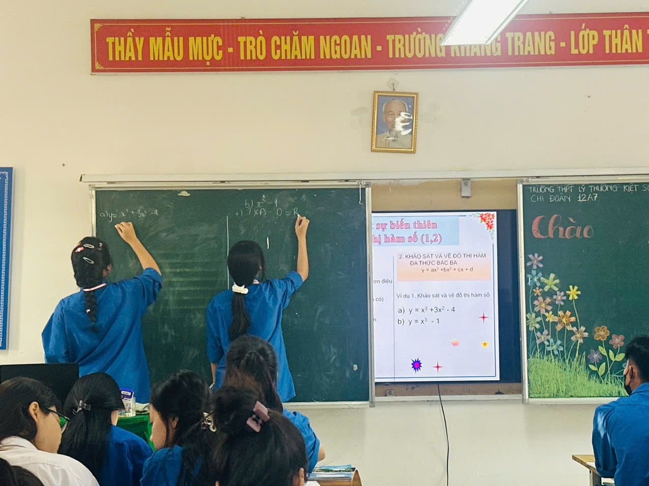 TỔ TOÁN TỔ CHỨC HỘI GIẢNG THI ĐUA CHÀO MỪNG NGÀY PHỤ NỮ VIỆT NAM 20/10