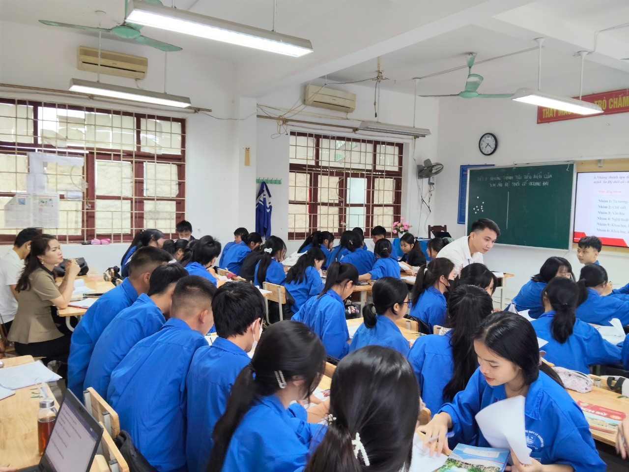 TỔ XÃ HỘI – THỰC HIỆN TIẾT HỘI GIẢNG CHÀO MỪNG NGÀY 20/11