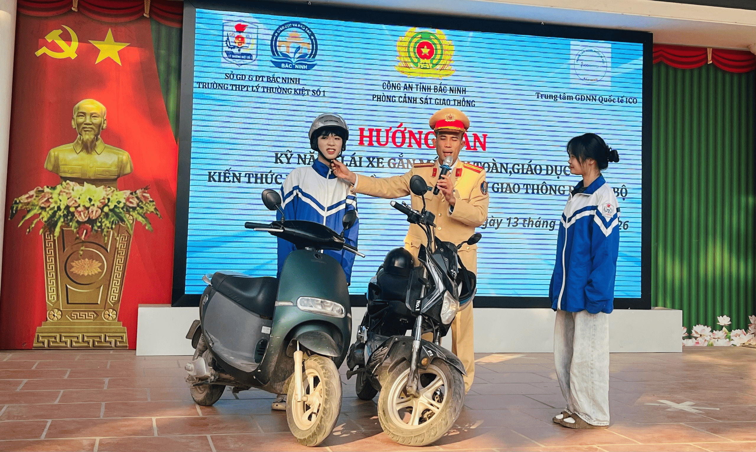 Trường THPT Lý Thường Kiệt số 1 tổ chức buổi hướng dẫn kỹ năng lái xe gắn máy an toàn và giáo dục...|https://thptlythuongkiet.edu.vn/chi-tiet-tin-tuc/-/asset_publisher/8tbjNoHGVxpT/content/truong-thpt-ly-thuong-kiet-so-1-to-chuc-buoi-huong-dan-ky-nang-lai-xe-gan-may-an-toan-va-giao-duc-kien-thuc-phap-luat-ve-trat-tu-an-toan-giao-thong-uo