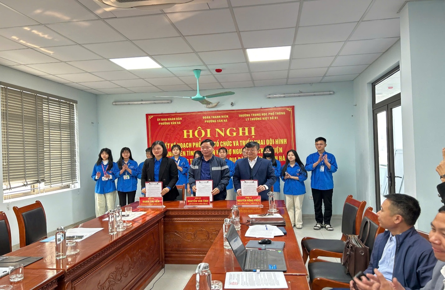 TRƯỜNG THPT LÝ THƯỜNG KIỆT SỐ 1 PHỐI HỢP VỚI UBND PHƯỜNG, ĐOÀN THANH NIÊN PHƯỜNG VÂN HÀ TRIỂN...|https://thptlythuongkiet.edu.vn/chi-tiet-tin-tuc/-/asset_publisher/8tbjNoHGVxpT/content/truong-thpt-ly-thuong-kiet-so-1-phoi-hop-voi-ubnd-phuong-oan-thanh-nien-phuong-van-ha-trien-khai-oi-hinh-thanh-nien-tinh-nguyen-ho-tro-nguoi-dan-thuc-