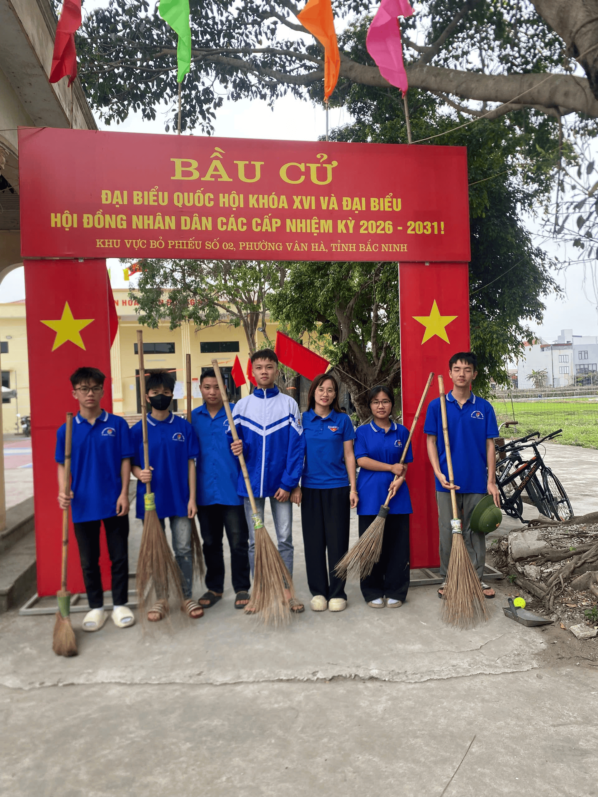 HỌC SINH TRƯỜNG THPT LÝ THƯỜNG KIỆT SỐ 1 TÍCH CỰC THAM GIA TỔNG VỆ SINH MÔI TRƯỜNG CHÀO MỪNG NGÀY...