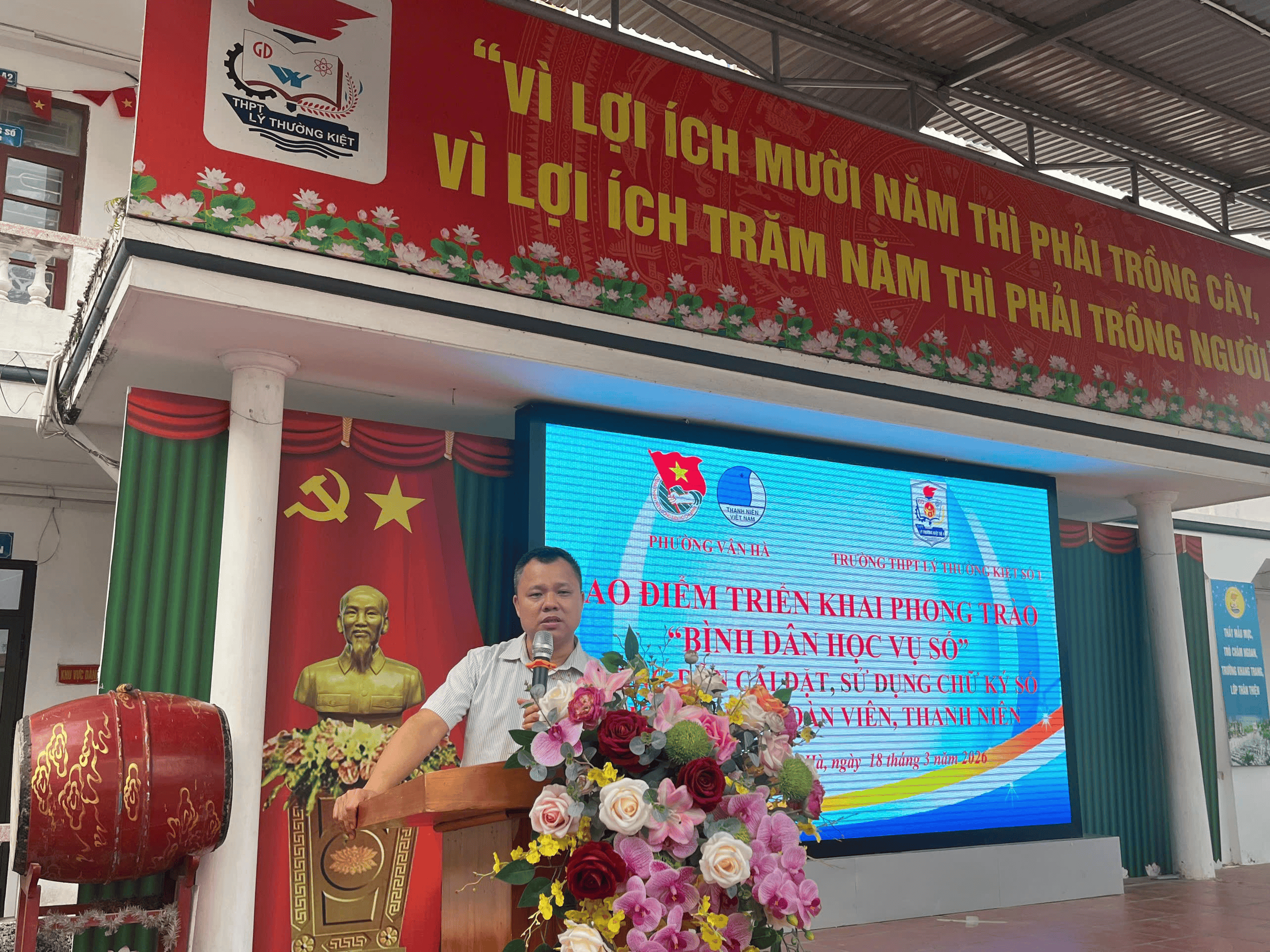 ĐOÀN TRƯỜNG THPT LÝ THƯỜNG KIỆT SỐ 1 PHỐI HỢP VỚI VNPT VIỆT YÊN TỔ CHỨC HƯỚNG DẪN CÀI ĐẶT CHỮ KÝ SỐ CHO ĐOÀN VIÊN, THANH NIÊN