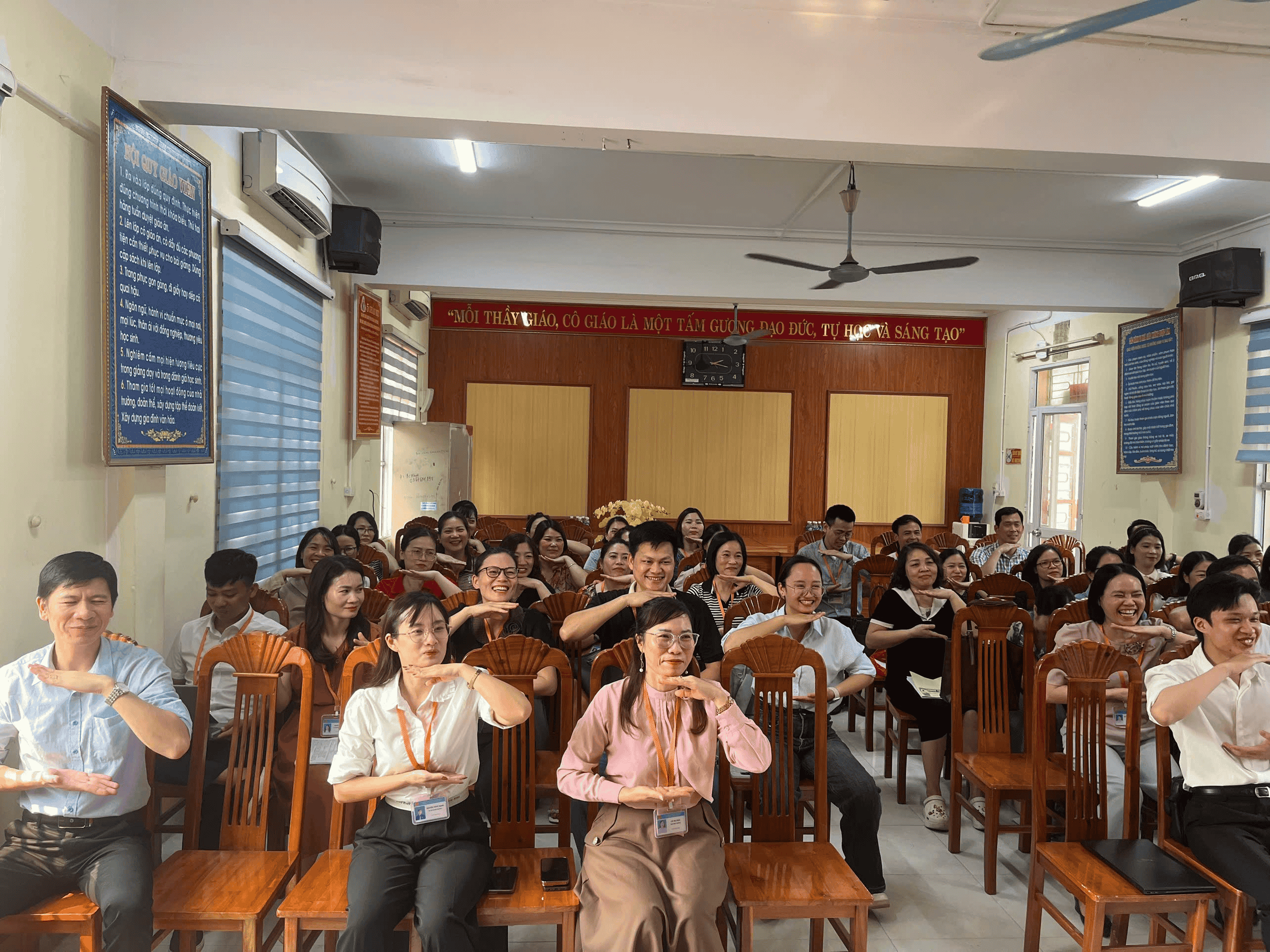 “KHƠI LẠI NGỌN LỬA NGHỀ” – HÀNH TRÌNH TÌM LẠI ĐAM MÊ CỦA NGƯỜI THẦY|https://thptlythuongkiet.edu.vn/chi-tiet-tin-tuc/-/asset_publisher/8tbjNoHGVxpT/content/-khoi-lai-ngon-lua-nghe-hanh-trinh-tim-lai-am-me-cua-nguoi-thay