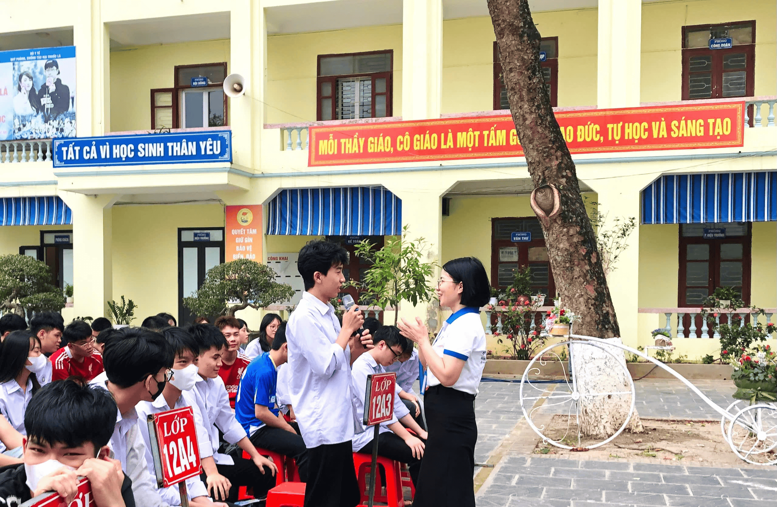 THPT LÝ THƯỜNG KIỆT SỐ 1 TỔ CHỨC CHƯƠNG TRÌNH TƯ VẤN HƯỚNG NGHIỆP Ý NGHĨA DÀNH CHO HỌC SINH KHỐI 12