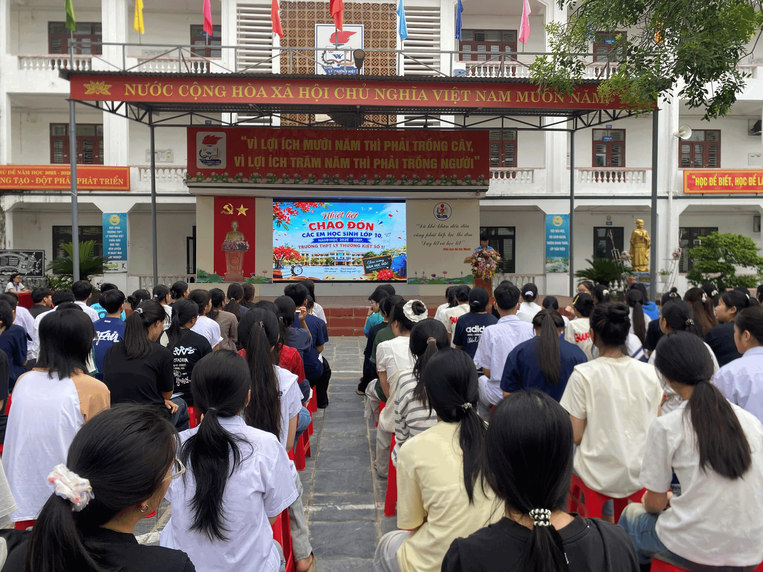 TRƯỜNG THPT LÝ THƯỜNG KIỆT SỐ 1 TỔ CHỨC ĐÓN CÁC...|https://thptlythuongkiet.edu.vn/chi-tiet-tin-tuc/-/asset_publisher/8tbjNoHGVxpT/content/truong-thpt-ly-thuong-kiet-so-1-to-chuc-on-cac-thi-sinh-trung-tuyen-vao-lop-10-va-tu-van-lua-chon-mon-hoc-nam-hoc-2026-2027