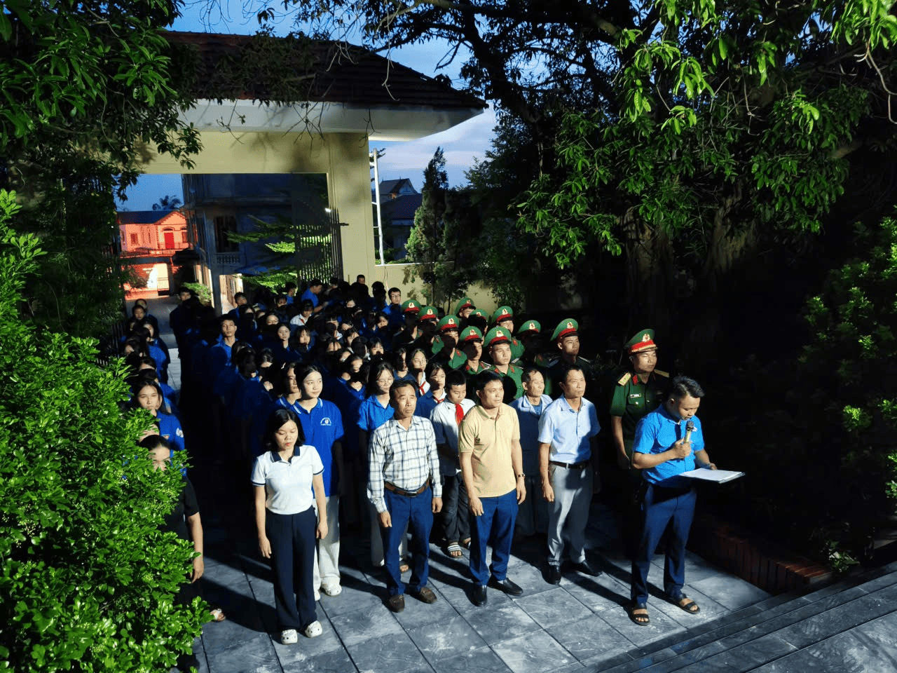 TUỔI TRẺ THPT LÝ THƯỜNG KIỆT SỐ 1 THAM GIA DÂNG...|https://thptlythuongkiet.edu.vn/chi-tiet-tin-tuc/-/asset_publisher/8tbjNoHGVxpT/content/tuoi-tre-thpt-ly-thuong-kiet-so-1-tham-gia-dang-huong-thap-nen-tri-an-cac-anh-hung-liet-sy