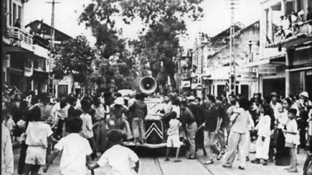 Kỷ niệm 81 năm khởi nghĩa giành chính quyền (19/8/1945-19/8/2026)|https://thptlythuongkiet.edu.vn/chi-tiet-tin-tuc/-/asset_publisher/8tbjNoHGVxpT/content/hang-nam-moi-dip-thang-tam-go-cua-tren-khap-moi-neo-uong-cua-to-quoc-chung-ta-lai-song-trong-khong-khi-han-hoan-tung-bung-cua-nhung-ngay-thang-tam-lic