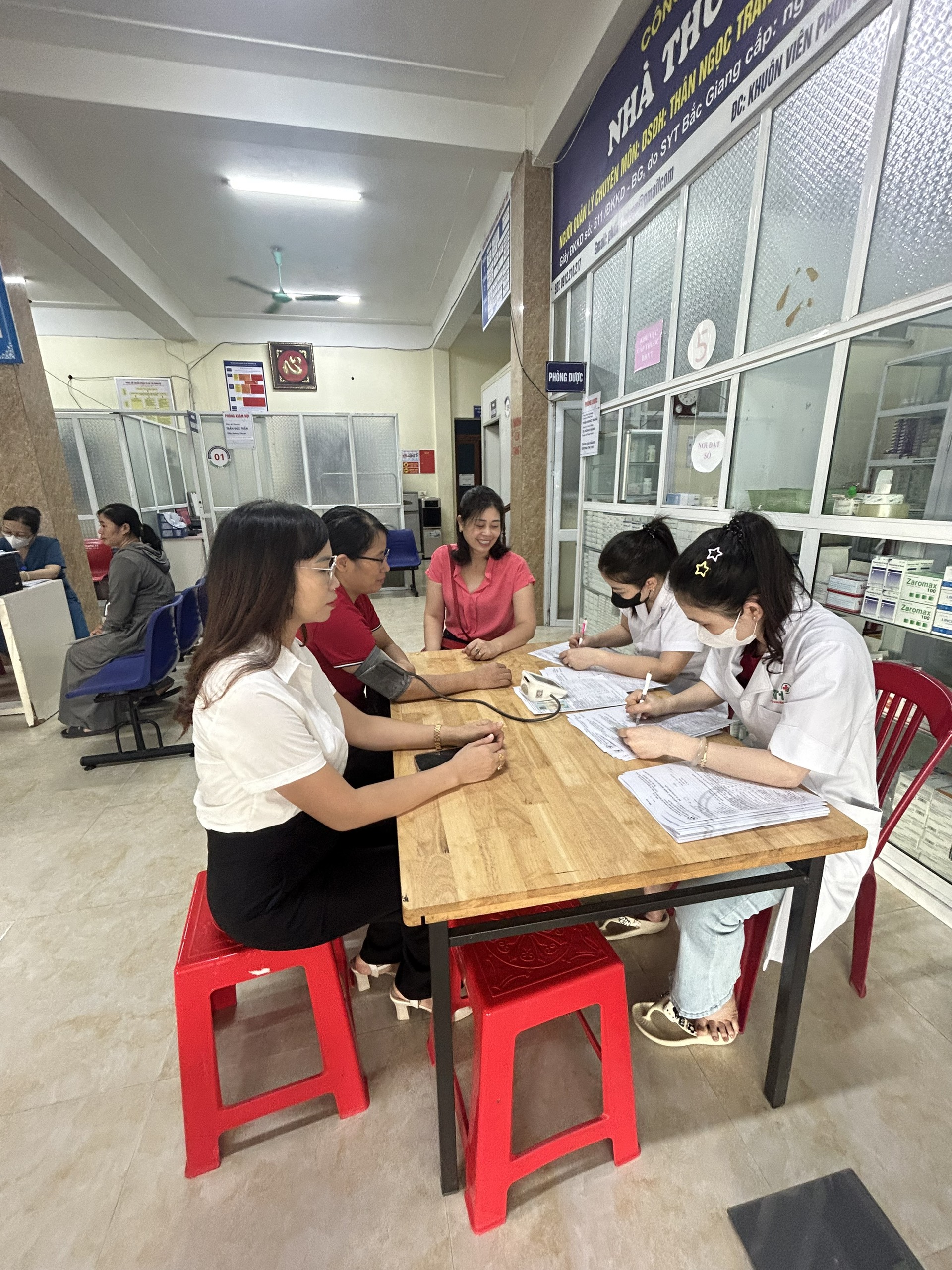 TRƯỜNG THPT LÝ THƯỜNG KIỆT SỐ 1 KHÁM SỨC KHỎE...|https://thptlythuongkiet.edu.vn/chi-tiet-tin-tuc/-/asset_publisher/8tbjNoHGVxpT/content/truong-thpt-ly-thuong-kiet-so-1-kham-suc-khoe-inh-ky-cho-can-bo-giao-vien-nhan-vien-va-nguoi-lao-ong