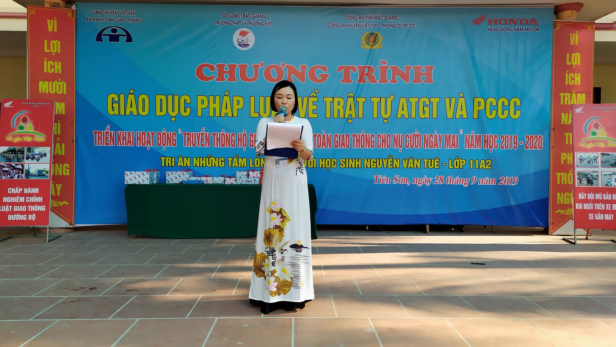Chương trình: Giáo dục pháp luật về ATGT và PCCC - Tri ân những tấm lòng vàng với học sinh Nguyễn...